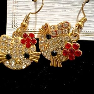 Hello kitty 🎀 earrings